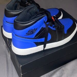 AIR JORDAN 1 MID